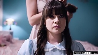 Teen Daughter'S Jealousy Leads To Forbidden Face Fucking With Mom'S New Lover