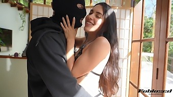 Tutorial For Kissing With A Young And Passionate Girl